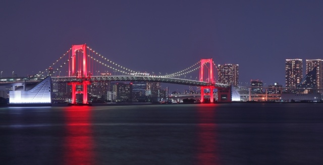 レインボーブリッジ赤ライトアップ東京アラート