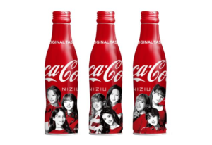 「NiziU×コカ・コーラ」コラボデザインスリムボトル販売開始!いつ発売?